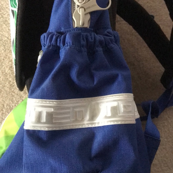 Awesome backpack with cool features - Picture 5 of 16